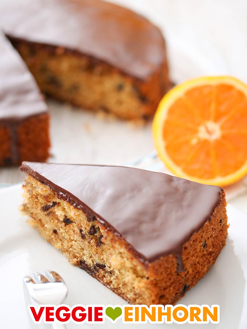 Schoko Orangen Kuchen Ein Stück veganer Orangenkuchen mit Schokolade