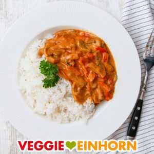 Vegetarisches Paprika Curry auf einem Teller