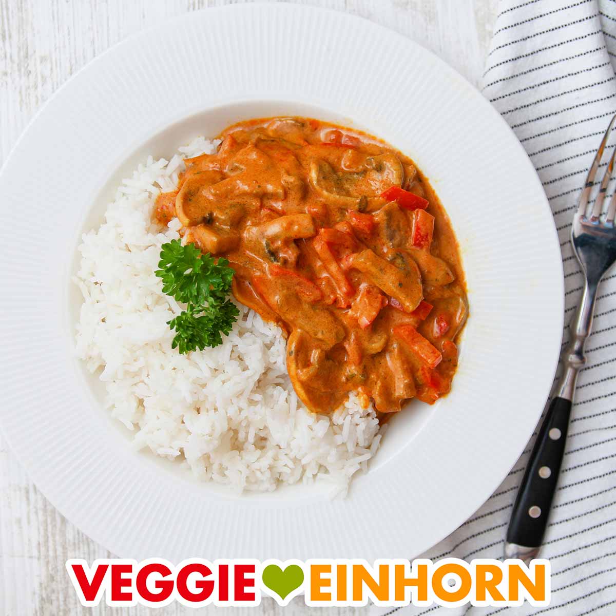 Vegetarisches Paprika Curry auf einem Teller