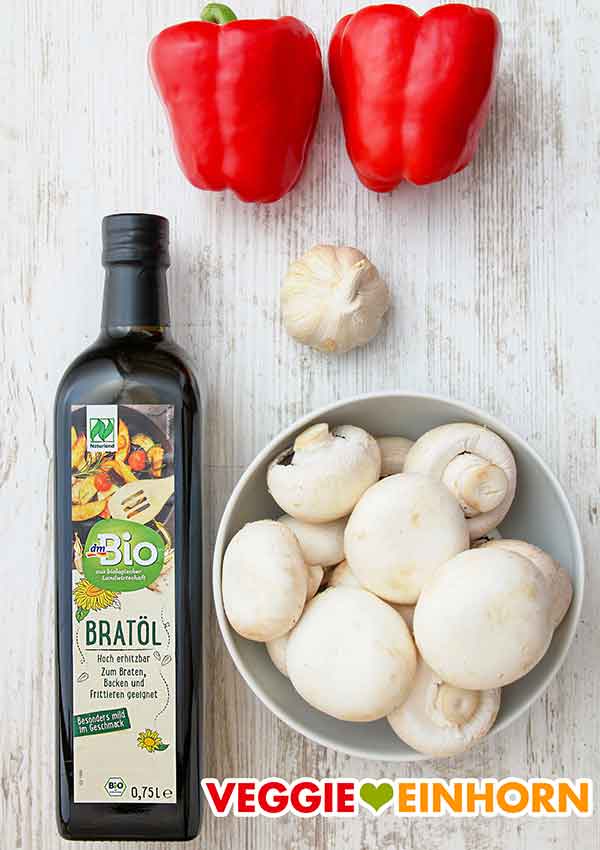 Paprika, Knoblauch, Öl und Champignons Rote Paprika, Knoblauch, Öl und Champignons