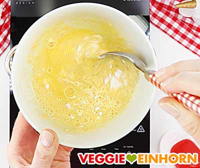 Puddingpulver anrühren mit Sojamilch