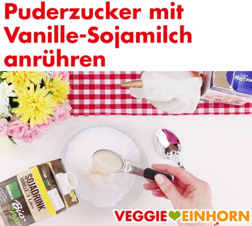 Veganer Zuckerguss mit Sojamilch Puderzucker mit Vanille-Sojamilch anrühren