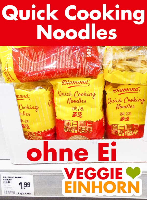 Diamond Quick Cooking Noodles sind chinesische Nudeln ohne Ei. Sie sind vegan. Packungen mit Quick Cooking Noodles ohne Ei im Supermarkt Regal