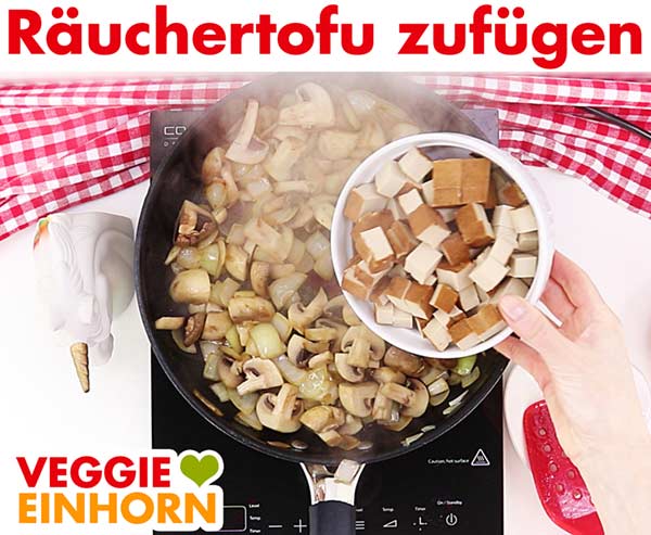 Räuchertofu für veganes Tofu Gulasch Räuchertofu zufügen für Tofu Gulasch