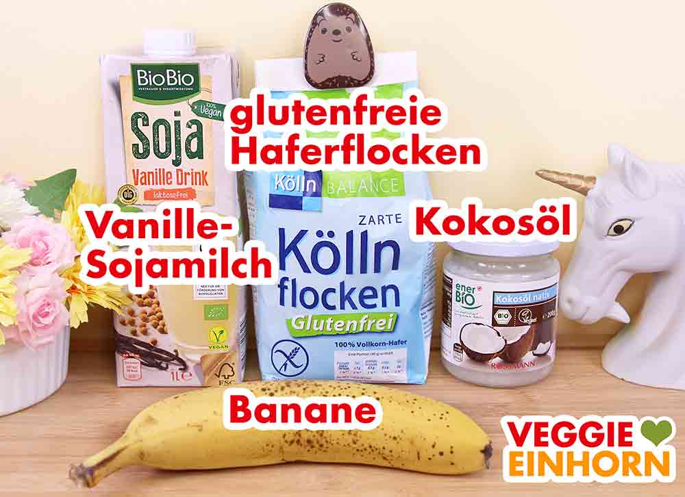 Zutaten für vegane Pfannkuchen mit Haferflocken, Banane und Vanille-Sojamilch