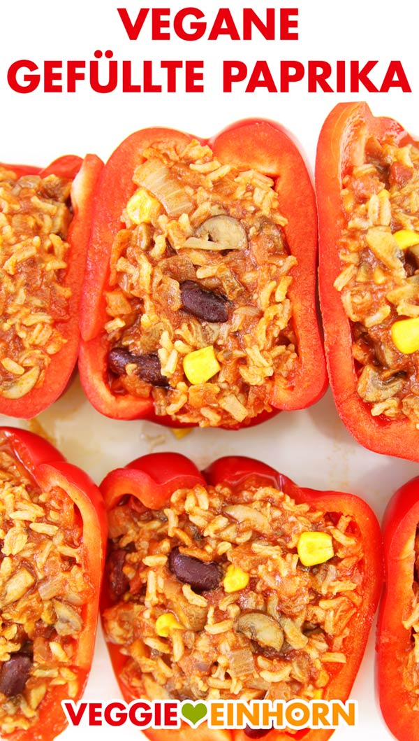 Vegane gefüllte Paprika aus dem Ofen.