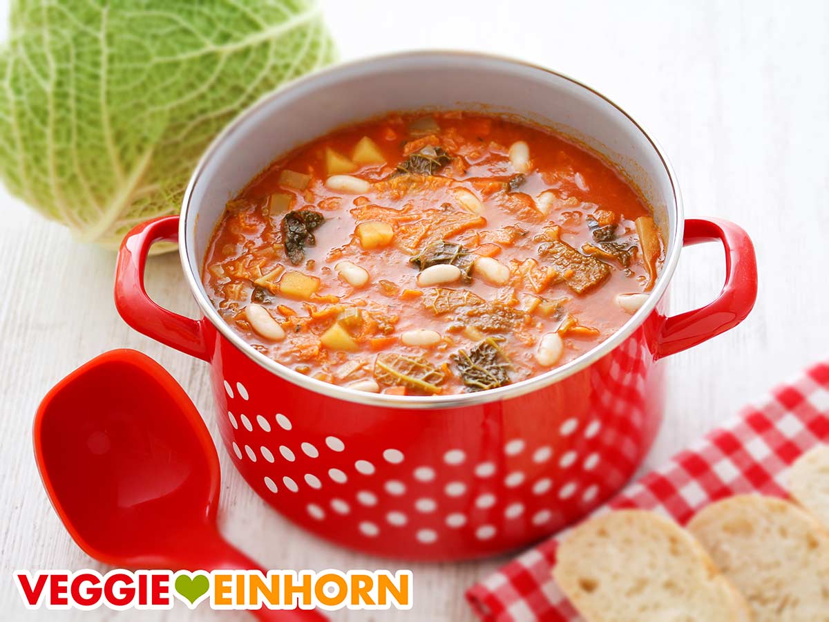 Ribollita Suppe in einem Topf