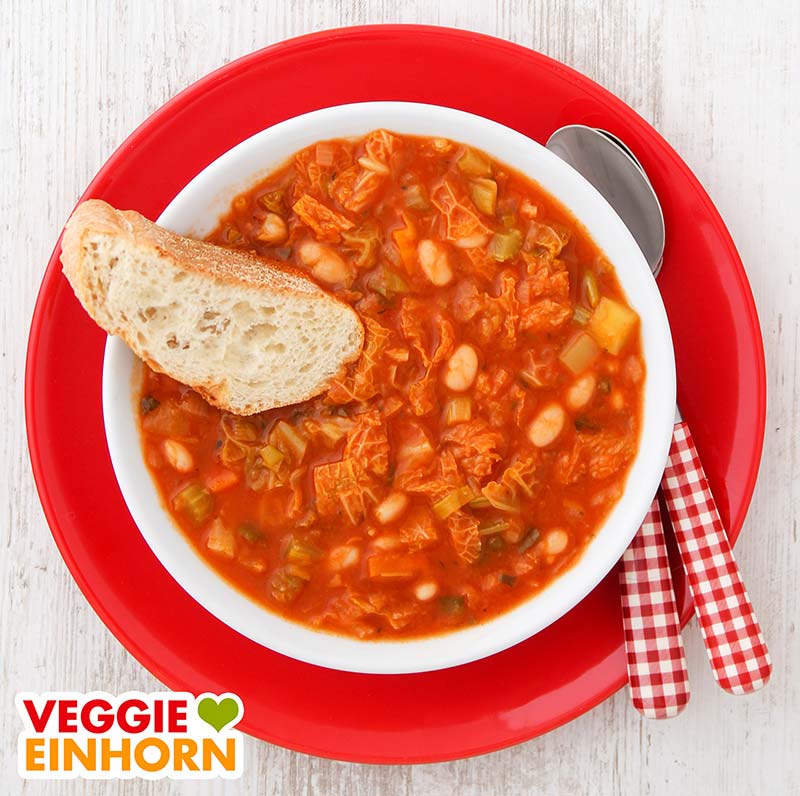 Ribollita Suppe mit einer Scheibe Ciabatta Brot