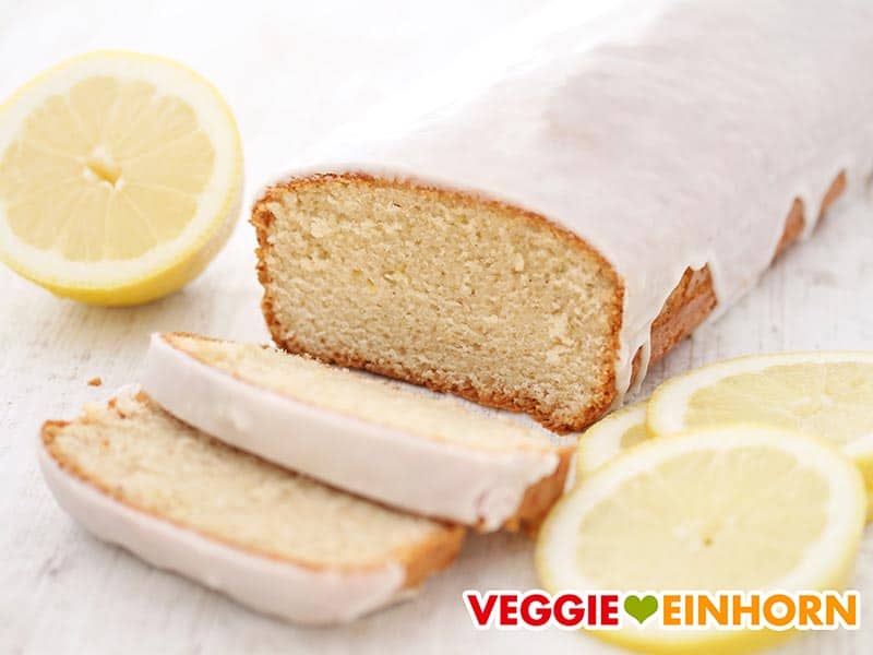 Super saftiger veganer Zitronenkuchen mit Zuckerguss Saftiger veganer Zitronenkuchen mit Guss