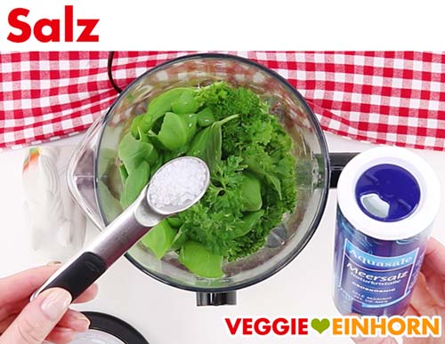 Salz für veganen Cashew-Kräuter-Dip