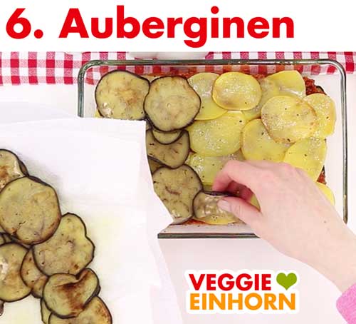 Schicht Auberginenscheiben für Moussaka Schicht Auberginenscheiben für Moussaka