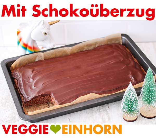 Blechlebkuchen mit Schokoladenüberzug Lebkuchen auf dem Backblech mit Schokoladenüberzug