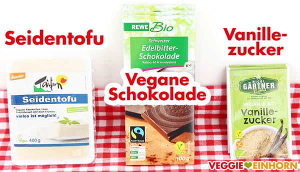 Für die vegane Mousse au Chocolat brauchst Du nur 3 Zutaten. Seidentofu, vegane Schokolade und Vanillezucker