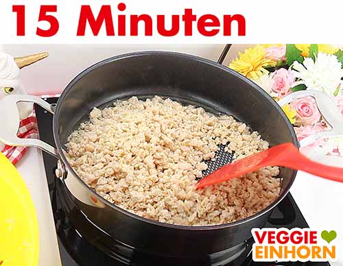 Sojagranulat in Pfanne braten