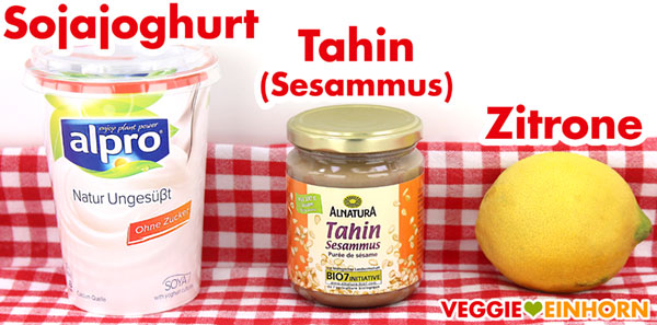 Sojajoghurt, Tahin (Sesammus) und Zitrone für veganes Joghurt Dressing Sojajoghurt, Tahin Sesammus und Zitrone