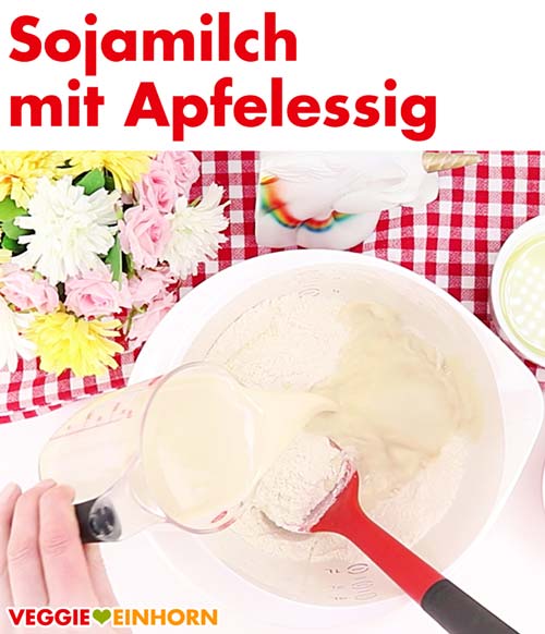 Sojamilch mit Apfelessig zufügen