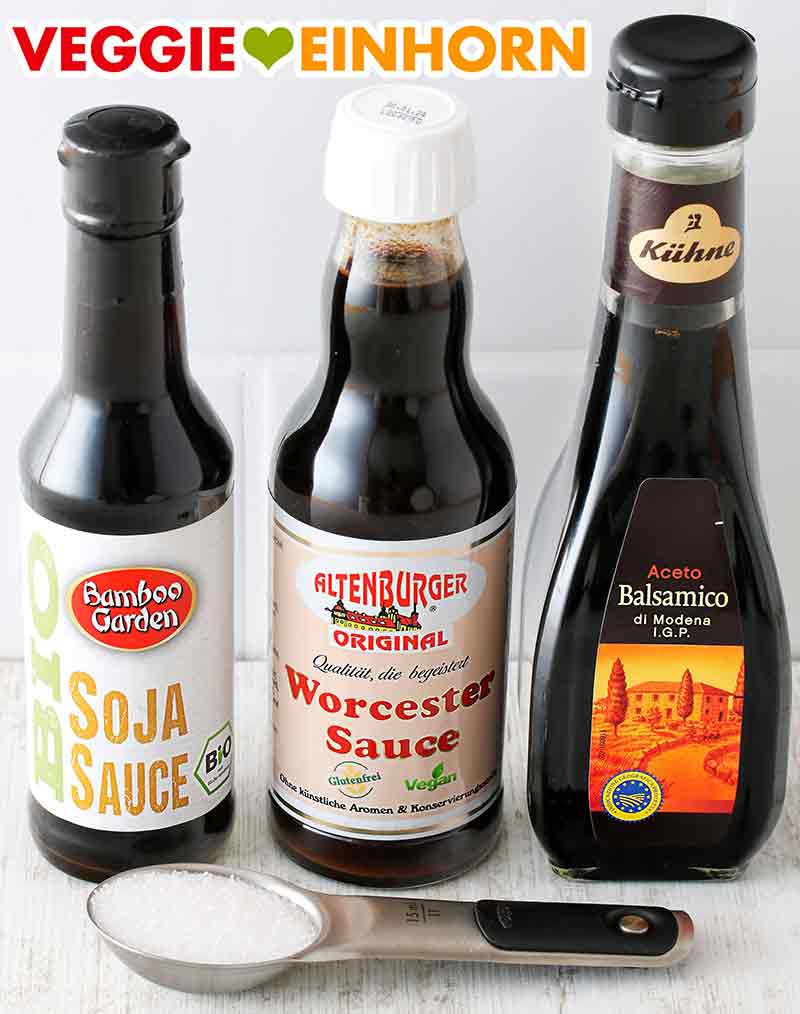 Bamboo Garden Sojasauce, Worcestersauce, Kühne Aceto balsamico, ein Messlöffel mit Zucker Sojasauce, Worcestersauce, Aceto balsamico Essig und Zucker