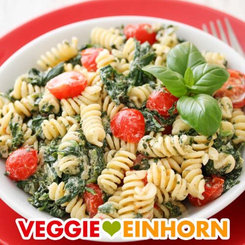 Pasta mit Spinat, Tomaten und Frischkäse