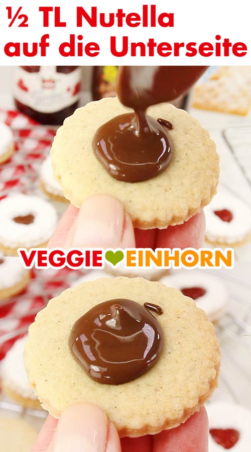 Vegane Nutella auf Spitzbuben-Unterseite geben Vegane Nutella auf Spitzbuben-Unterseite geben