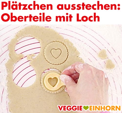 Spitzbuben Plätzchen ausstechen - Oberteile mit Loch Spitzbuben Plätzchen ausstechen - Oberteile mit Loch