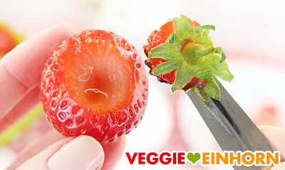 Strunk der Erdbeeren entfernen Strunk der Erdbeeren entfernen