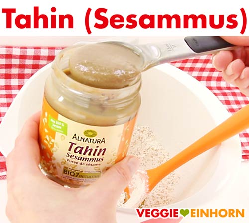 Tahin Sesammus zum Teig zufügen