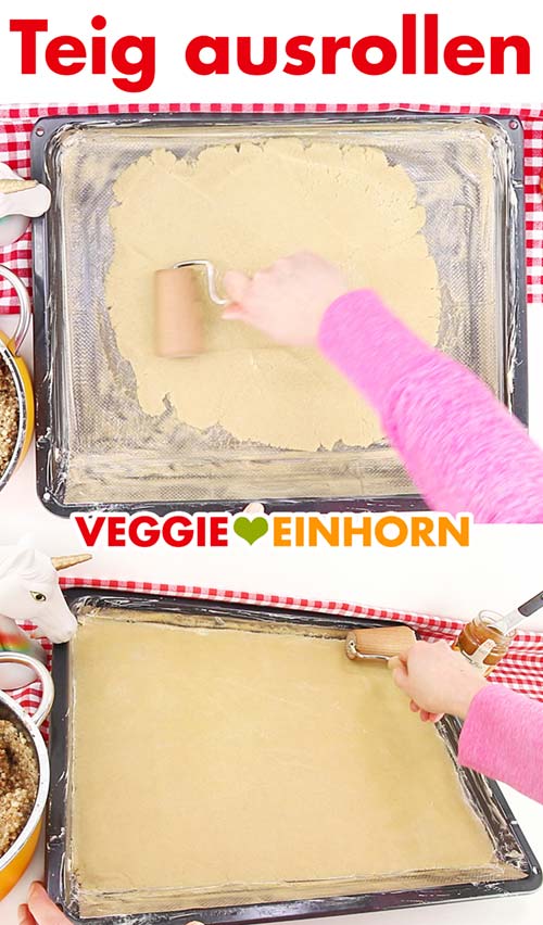 Ausrollen des Teiges für die veganen Nussecken Teig ausrollen für vegane Nussecken