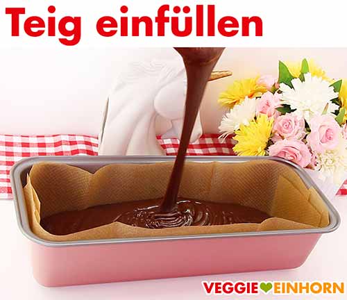 Teig in Kastenbackform füllen.