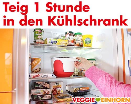 Spitzbuben-Plätzchenteig in den Kühlschrank stellen Spitzbuben-Plätzchenteig in den Kühlschrank stellen