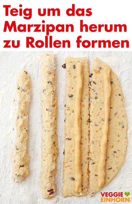 Teig um das Marzipan herum zu Rollen formen