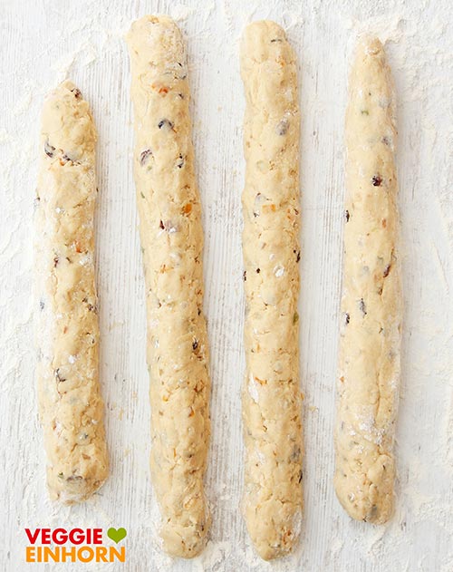 Teigrollen für veganes Stollenkonfekt