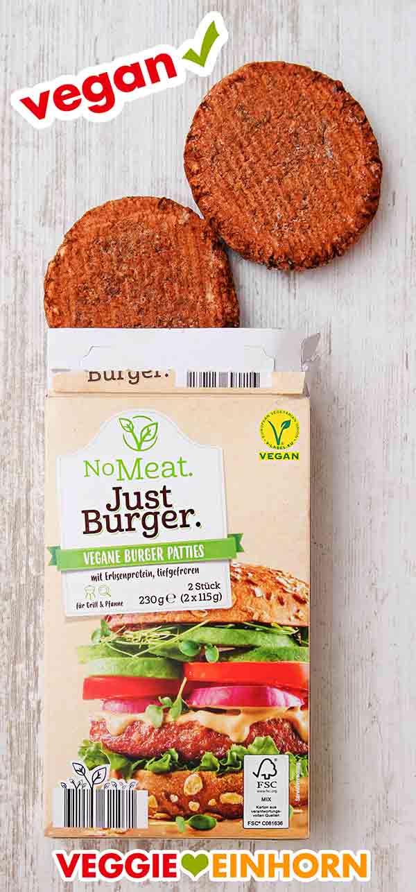 Tiefgekühlte vegane Burger Patties von No Meat Just Burger Eine geöffnete Packung No Meat Just Burger und zwei tiefgefrorene Patties