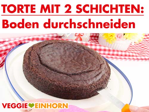 Veganen Tortenboden in der Mitte durchschneiden Veganen Tortenboden in der Mitte durchschneiden