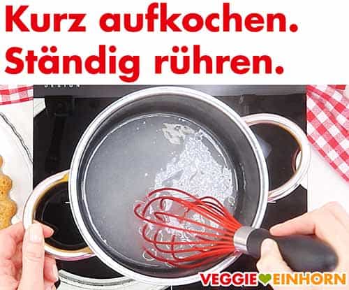 Tortenguss kurz aufkochen. Tortenguss kurz aufkochen.