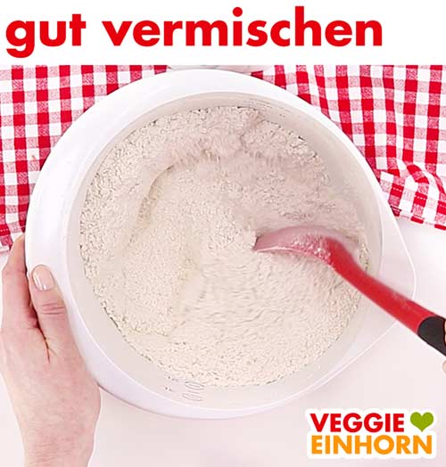 Trockene Zutaten gut vermischen Trockene Zutaten gut vermischen
