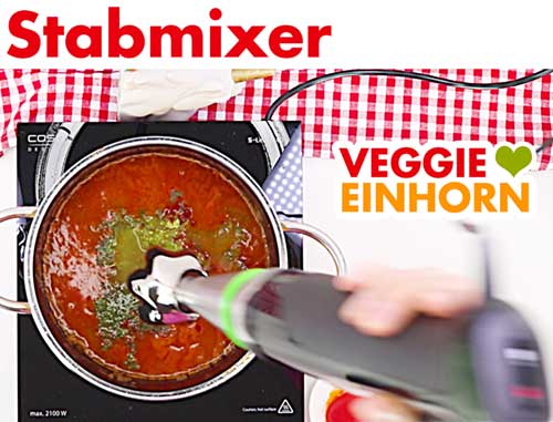 Stabmixer in die Suppe halten Stabmixer in die Suppe halten