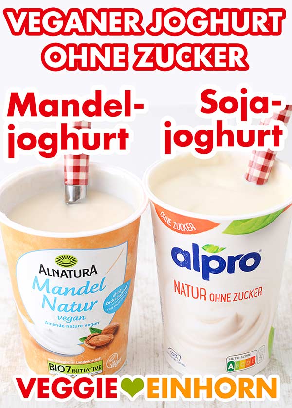 Ungesüßter Joghurt auf Soja- oder Mandelbasis als Ayranersatz Ein Becher ungesüßter Mandeljoghurt und ein Becher Sojajoghurt ohne Zucker