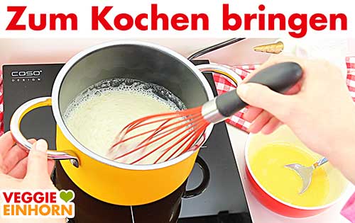 Vanille Sojamilch zum Kochen bringen.