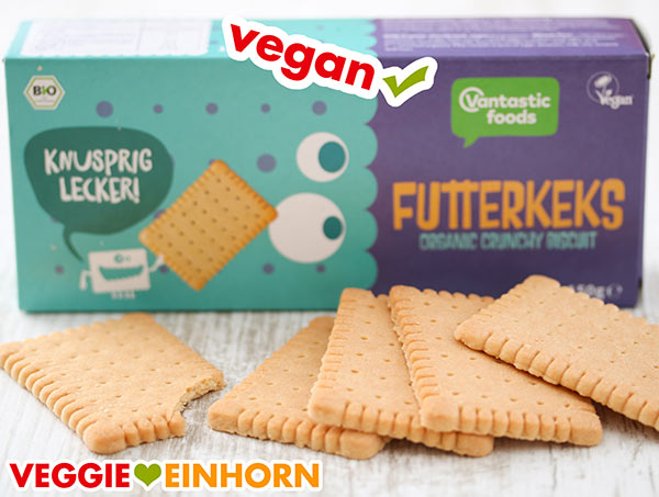 Vegane Bio Butterkekse Vantastic Foods Eine Packung vegane Butterkekse und ausgepackte Kekse