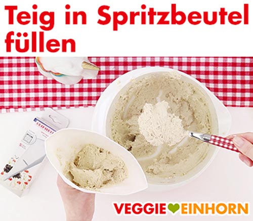 Amerikaner Teig in Spritzbeutel füllen