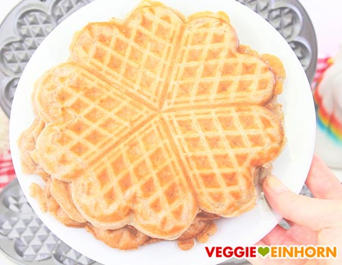 Fertig gebackene vegane Bananen Waffeln
