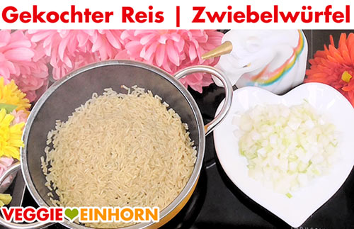 Fertig vorbereiteter Reis und gewürfelte Zwiebeln Gekochter Reis und Zwiebelwürfel