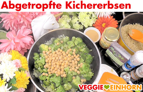 Kichererbsen aus der Dose hinzugeben Abgetropfte Kichererbsen zufügen