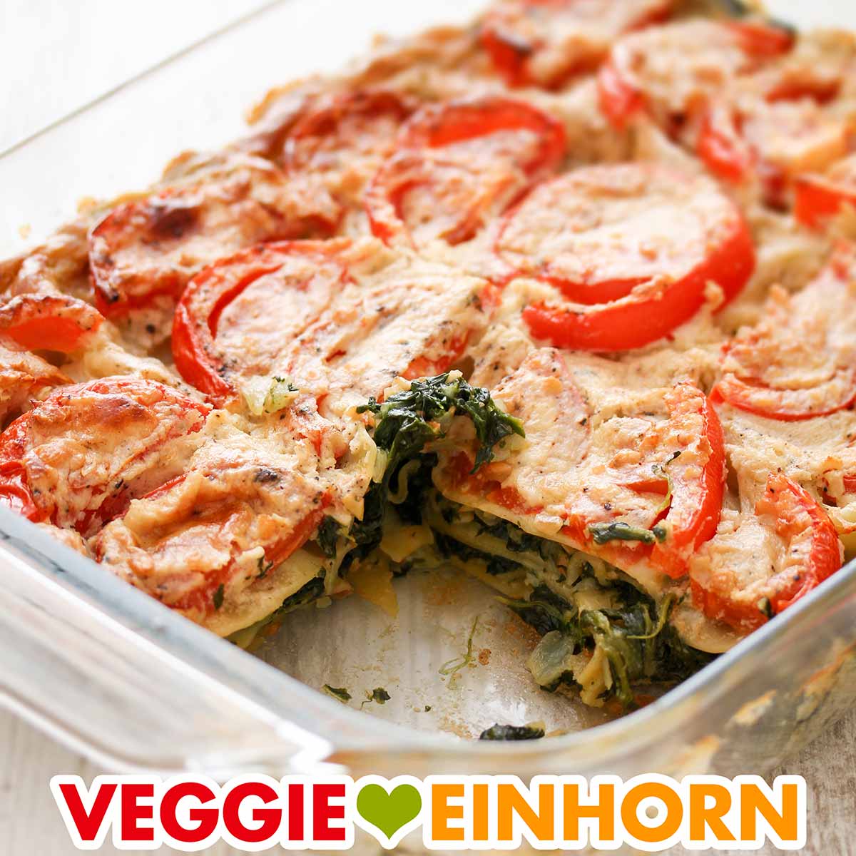 Vegane Lasagne mit Spinat, Cashews und Tomaten