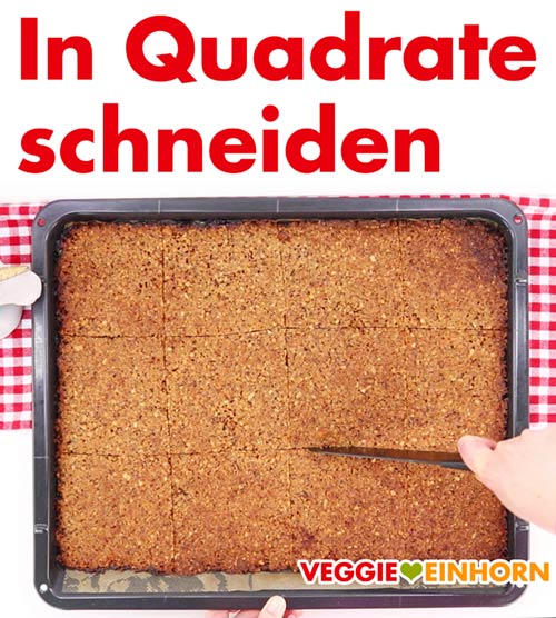 Nussecken in Quadrate schneiden Nussecken schneiden - zuerst Quadrate