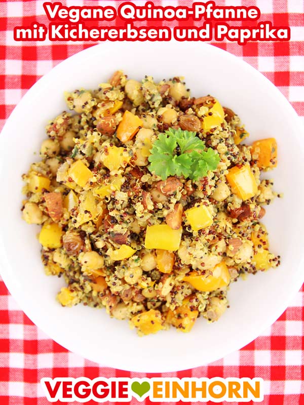 Vegane Quinoa-Pfanne mit Paprika, Kichererbsen, Mandeln und Rosinen