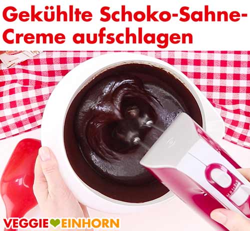 Gekühlte Schoko-Sahnecreme aufschlagen Gekühlte Schoko-Sahnecreme aufschlagen