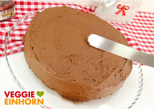 Vegane Schokotorte mit Sahnecreme Vegane Schokotorte mit Sahnecreme