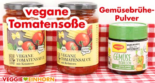 Vegane Tomatensauce von Penny Naturgut, Gemüse Bouillon von Maggi Zwei Gläser vegane Tomatensoße und ein Glas veganes Gemüsebrühe Pulver