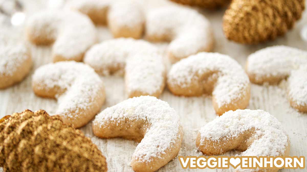 Vanillekipferl  ohne Ei mit weihnachtlicher Deko